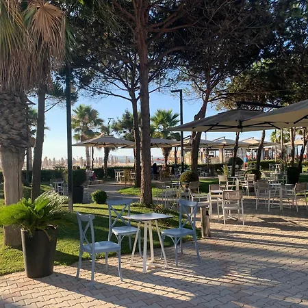 Апартаменты Gridis Qerret - One Bedroom Apartment, At Qerret Beach, Durres, Albania Голем
