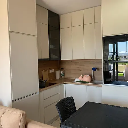 Gridis Qerret - One Bedroom Apartment, At Qerret Beach, Durres, Albania Голем