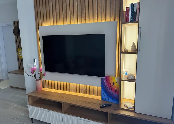 Gridis Qerret - One Bedroom Apartment, At Qerret Beach, Durres, Albania ゴーレム