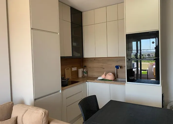 Gridis Qerret - One Bedroom Apartment, At Qerret Beach, Durres, Albania ゴーレム