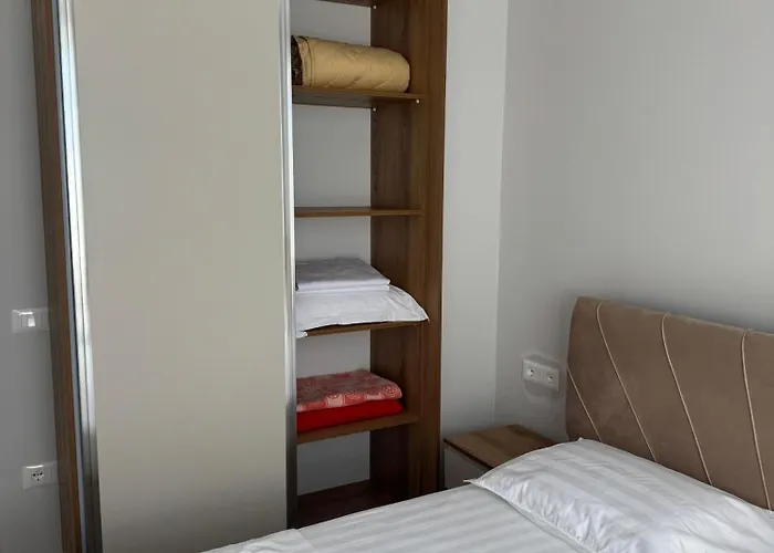 アパート Gridis Qerret - One Bedroom Apartment, At Qerret Beach, Durres, Albania ゴーレム