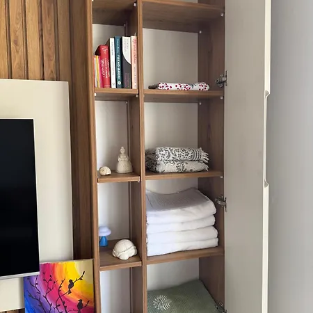 Gridis Qerret - One Bedroom Apartment, At Qerret Beach, Durres, Albania 格勒姆