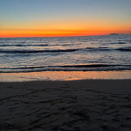 Gridis Qerret - One Bedroom Apartment, At Qerret Beach, Durres, Albania 格勒姆