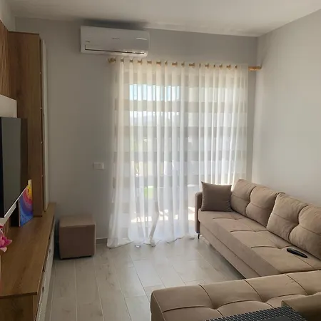 Gridis Qerret - One Bedroom Apartment, At Qerret Beach, Durres, Albania * 格勒姆